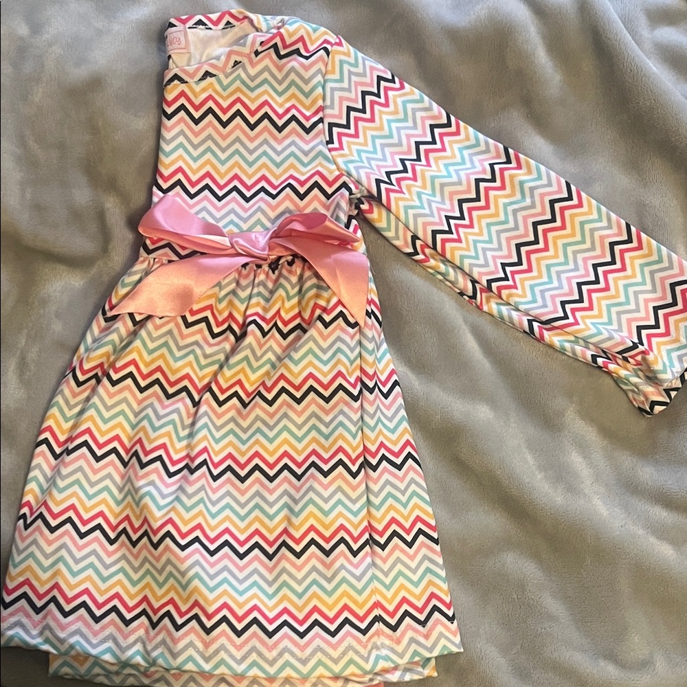 Girls Chevron Print Long Sleeve with Pink Satin Bow with bell bottom pants.